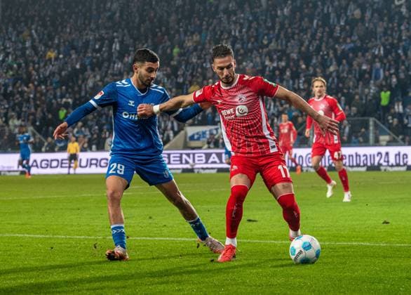 Fussball, Herren, Saison 2024 2025, 2. Bundesliga (22. Spieltag), 1. FC Magdeburg - 1. FC Köln, v.l. Livan Burcu (1. FC Magdeburg), Leart Paqarada (1. FC Köln), 14.02. 2025,