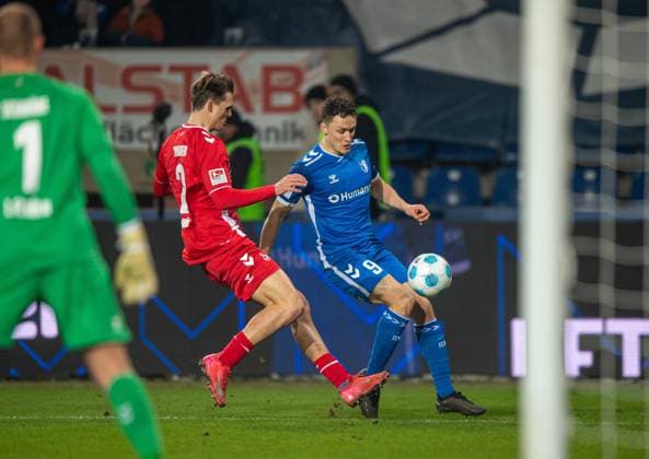 Fussball, Herren, Saison 2024 2025, 2. Bundesliga (22. Spieltag), 1. FC Magdeburg - 1. FC Köln, v.l. Torhüter Marvin Schwäbe (1. FC Köln), Joel Schmied (1. FC Köln), Martijn Kaars (1. FC Magdeburg), 14.02. 2025,