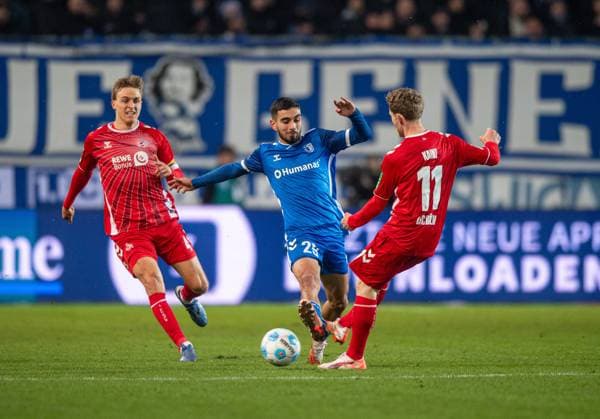 Fussball, Herren, Saison 2024 2025, 2. Bundesliga (22. Spieltag), 1. FC Magdeburg - 1. FC Köln, v.l. Timo Hübers (1. FC Köln), Livan Burcu (1. FC Magdeburg), Florian Kainz (1. FC Köln), 14.02. 2025,