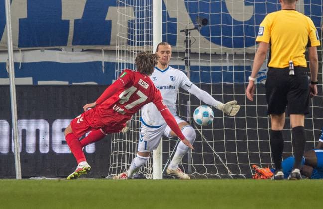 Fussball, Herren, Saison 2024 2025, 2. Bundesliga (22. Spieltag), 1. FC Magdeburg - 1. FC Köln, Torhüter Dominik Reimann (1. FC Magdeburg) hält einen Schuss von Mathias Olesen (1. FC Köln), 14.02. 2025,