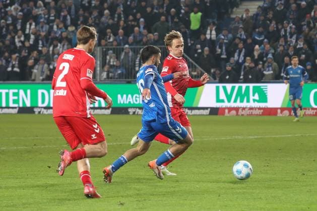 14.02.2025, xgox, Fussball 2. Bundesliga, 1. FC Magdeburg - 1. FC Koeln emspor, v.l. Livian Burcu (Magdeburg, 29) schiesst Tor, schießt, Torschuetze, erzielt Tor, Treffer, scores the goal Abseits (DFL DFB REGULATIONS PROHIBIT ANY USE OF PHOTOGRAPHS as IMAGE SEQUENCES and or QUASI-VIDEO) Magdeburg