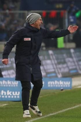 14.02.2025, xgox, Fussball 2. Bundesliga, 1. FC Magdeburg - 1. FC Koeln emspor, v.l. Gerhard Struber (Koeln, Trainer) gibt Anweisungen, gestikuliert mit den Armen, gesticulate, gives instructions (DFL DFB REGULATIONS PROHIBIT ANY USE OF PHOTOGRAPHS as IMAGE SEQUENCES and or QUASI-VIDEO) Magdeburg