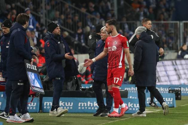 14.02.2025, xgox, Fussball 2. Bundesliga, 1. FC Magdeburg - 1. FC Koeln emspor, v.l. Leart Pacarada (Koeln, 17) verletzt, Verletzung, injury, injured Auswechslung, Wechsel (DFL DFB REGULATIONS PROHIBIT ANY USE OF PHOTOGRAPHS as IMAGE SEQUENCES and or QUASI-VIDEO) Magdeburg