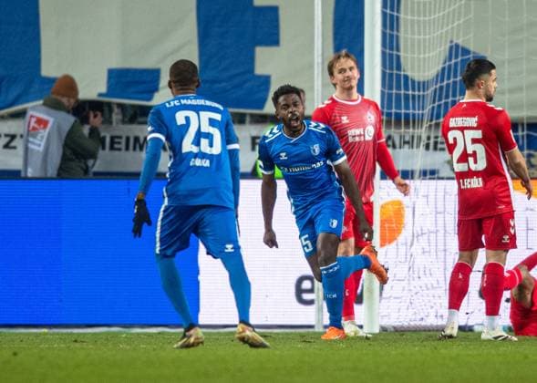 Fussball, Herren, Saison 2024 2025, 2. Bundesliga (22. Spieltag), 1. FC Magdeburg - 1. FC Köln, v.l. Silas Gnaka (1. FC Magdeburg), Daniel Heber (1. FC Magdeburg), Jubel nach Tor zum 1:0, 14.02. 2025,