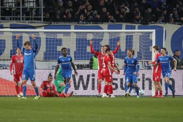 14.02.2025, xgox, Fussball 2. Bundesliga, 1. FC Magdeburg - 1. FC Koeln emspor, v.l. Magdeburg nach Tor zum 1:0 durch Daniel Heber (Magdeburg, 15) Jubel, Torjubel, jubelt ueber das Tor, celebrate the goal, celebration (DFL DFB REGULATIONS PROHIBIT ANY USE OF PHOTOGRAPHS as IMAGE SEQUENCES and or QUASI-VIDEO) Magdeburg