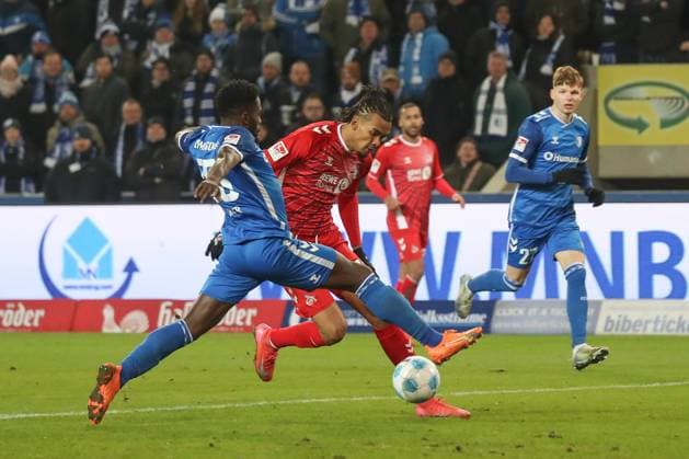 14.02.2025, xgox, Fussball 2. Bundesliga, 1. FC Magdeburg - 1. FC Koeln emspor, v.l. Daniel Heber (Magdeburg, 15), Damion Downs (Koeln, 42) (DFL DFB REGULATIONS PROHIBIT ANY USE OF PHOTOGRAPHS as IMAGE SEQUENCES and or QUASI-VIDEO) Magdeburg