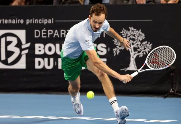 OPEN 13 Tennis PHOTOPQR LA PROVENCE Nicolas VALLAURI ; Marseille ; 14 02 2025 ; Tournoi de tennis OPEN 13 à Marseille ( ATP, Tennis Herren 250 ) Match du vendredi Match opposant Daniil MEDVEDEV short vert à Jan Lennard STRUFF ( GER ) casquette blanche Open 13 Provence at the Palais des Sports in Marseille on February 14, 2025 Marseille BdR France  Copyright: xPHOTOPQR LAxPROVENCE MAXPPPxNicolasxVALLAURIx 20250214PVL1538 20250214PVL1538