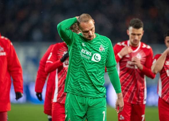 Fussball, Herren, Saison 2024 2025, 2. Bundesliga (22. Spieltag), 1. FC Magdeburg - 1. FC Köln, Torhüter Marvin Schwäbe (1. FC Köln), Enttäuschung nach Abpfiff, 14.02. 2025,