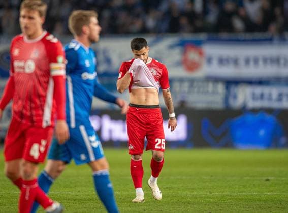 Fussball, Herren, Saison 2024 2025, 2. Bundesliga (22. Spieltag), 1. FC Magdeburg - 1. FC Köln, Jusuf Gazibegovic (1. FC Köln), Enttäuschung nach Abpfiff, 14.02. 2025,
