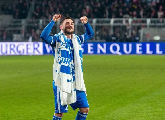 Fussball, Herren, Saison 2024 2025, 2. Bundesliga (22. Spieltag), 1. FC Magdeburg - 1. FC Köln, Samuel Loric (1. FC Magdeburg), Jubel nach Abpfiff, 14.02. 2025,