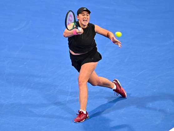 QATAR TOTALENERGIES OPEN - SEMI-FINAL Jelena Ostapenko of Latvia competes in her semi-final match against Iga Swiatek of Poland during the WTA, Tennis Damen Qatar TotalEnergies Open 2025 tennis tournament at the Khalifa International Tennis Complex in Doha, Qatar, on February 14, 2025. DOHA Qatar Copyright: xx