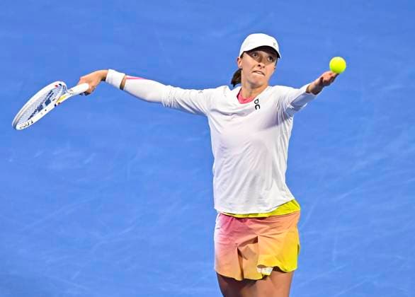 QATAR TOTALENERGIES OPEN - SEMI-FINAL Iga Swiatek of Poland competes in her semi-final match against Jelena Ostapenko of Latvia during the WTA, Tennis Damen Qatar TotalEnergies Open 2025 tennis tournament at the Khalifa International Tennis Complex in Doha, Qatar, on February 14, 2025. DOHA Qatar Copyright: xx