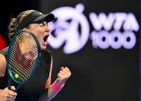 Sport Bilder des Tages QATAR TOTALENERGIES OPEN - SEMI-FINAL Jelena Ostapenko of Latvia celebrates after winning the semi-final match against Iga Swiatek of Poland during the WTA, Tennis Damen Qatar TotalEnergies Open 2025 tennis tournament at the Khalifa International Tennis Complex in Doha, Qatar, on February 14, 2025. DOHA Qatar Copyright: xx