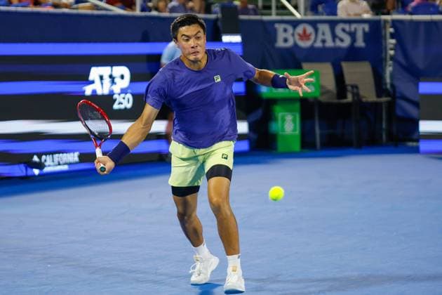 DELRAY BEACH, FL - FEBRUARY 14: Brandon Nakashima (USA) in action during the Mens Quarter Finals round of the Delray Beach Open on February 14, 2025, at Delray Beach Stadium & Tennis Center in Delray Beach, Florida.(Photo by Chris Arjoon Icon Sportswire). TENNIS: FEB 14 Delray Beach Open EDITORIAL USE ONLY Icon25021400128