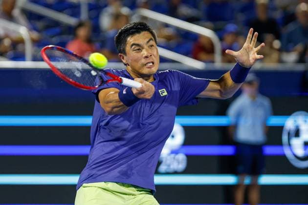 DELRAY BEACH, FL - FEBRUARY 14: Brandon Nakashima (USA) in action during the Mens Quarter Finals round of the Delray Beach Open on February 14, 2025, at Delray Beach Stadium & Tennis Center in Delray Beach, Florida.(Photo by Chris Arjoon Icon Sportswire). TENNIS: FEB 14 Delray Beach Open EDITORIAL USE ONLY Icon25021400155