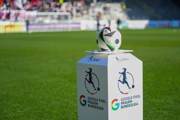 FBL: SC Freiburg vs. 1. FC Köln Spielball Adidas mit dem Logo der Frauen Google Pixel Bundesliga FBL: SC Freiburg vs. 1. FC Köln, Dreisamstadion Freiburg, Samstag 15.02.2025 DFB DFL REGULATIONS PROHIBIT ANY USE OF PHOTOGRAPHS AS IMAGE SEQUENCES AND OR QUASI-VIDEO. Copyright: xBEAUTIFULxSPORTS Boscox