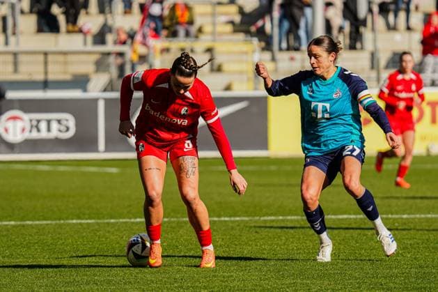 FBL: SC Freiburg vs. 1. FC Köln Selina Vobian (SC Freiburg 8) im Zweikampf mit Laura Feiersinger (1. FC Köln 27) FBL: SC Freiburg vs. 1. FC Köln, Dreisamstadion Freiburg, Samstag 15.02.2025 DFB DFL REGULATIONS PROHIBIT ANY USE OF PHOTOGRAPHS AS IMAGE SEQUENCES AND OR QUASI-VIDEO. Copyright: xBEAUTIFULxSPORTS Boscox