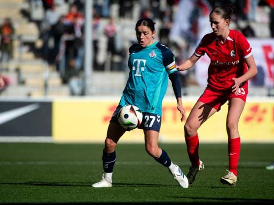 Laura Feiersinger (FC Koeln, 27) im Zweikampf mit Maj Schneider (SC Freiburg, 15), GER, SC Freiburg vs 1. FC Koeln, Fussball Google Pixel Frauen Bundesliga, 15. Spieltag, Saison 2024 2025, 15.02.2025 DFB regulations prohibit any use of photographs as image sequences and or quasi-video GER, SC Freiburg vs 1. FC Koeln, Fussball Google Pixel Frauen Bundesliga, 15. Spieltag, Saison 2024 2025, 15.02.2025 Freiburg Copyright: xEibner-Pressefoto Memmlerx EP_MMR