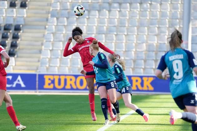 Deutschland: Fussball Google Pixel Frauen-Bundesliga, 15. Spieltag - SC Freiburg vs. 1. FC Köln - Dreisamstadion, Freiburg: Cora Zicai (SC Freiburg,Frauen 28) Freiburg Dreisamstadion Baden-Württemberg Deutschland Copyright: xFINLEYxMÖRCHx