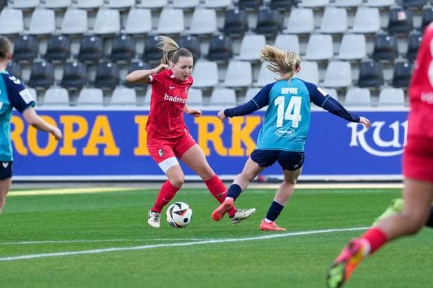 Deutschland: Fussball Google Pixel Frauen-Bundesliga, 15. Spieltag - SC Freiburg vs. 1. FC Köln - Dreisamstadion, Freiburg: Lisa Karl (SC Freiburg, Frauen 2) Freiburg Dreisamstadion Baden-Württemberg Deutschland Copyright: xFINLEYxMÖRCHx