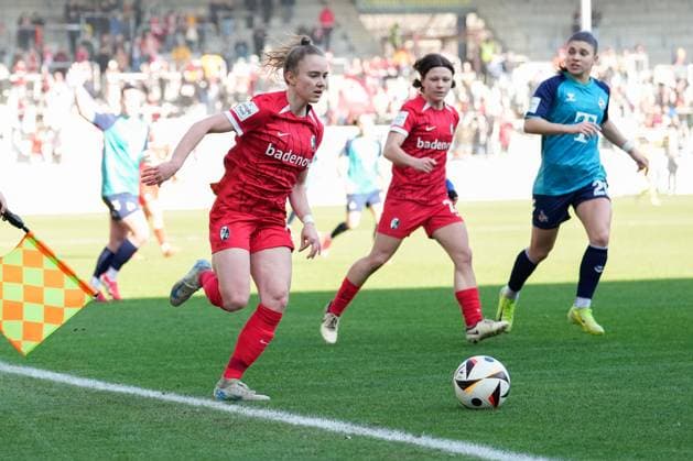 Deutschland: Fussball Google Pixel Frauen-Bundesliga, 15. Spieltag - SC Freiburg vs. 1. FC Köln - Dreisamstadion, Freiburg: Lisa Kolb (SC Freiburg, Frauen 18) Freiburg Dreisamstadion Baden-Württemberg Deutschland Copyright: xFINLEYxMÖRCHx