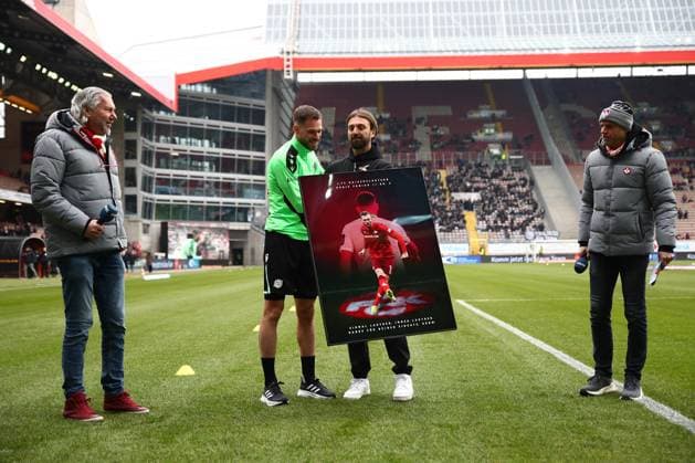 15.02.2025, xmohx, Fussball 2.Bundesliga, 1.FC Kaiserslautern - Hannover 96 v.l. Verabschiedung Boris Tomiak (Hannover 96) Manager Thomas Hengen (1. FC Kaiserslautern) (DFL DFB REGULATIONS PROHIBIT ANY USE OF PHOTOGRAPHS as IMAGE SEQUENCES and or QUASI-VIDEO) Kaiserslautern