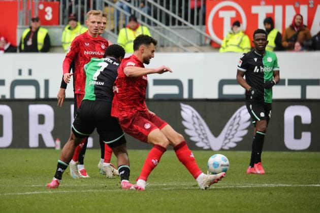 15.02.2025, xmohx, Fussball 2.Bundesliga, 1.FC Kaiserslautern - Hannover 96 v.l. Jessic Ngankam (Hannover 96) Maximilian Bauer (1. FC Kaiserslautern) Zweikampf, Aktion, action, battle for the ball (DFL DFB REGULATIONS PROHIBIT ANY USE OF PHOTOGRAPHS as IMAGE SEQUENCES and or QUASI-VIDEO) Kaiserslautern