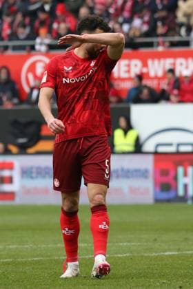 15.02.2025, xmohx, Fussball 2.Bundesliga, 1.FC Kaiserslautern - Hannover 96 v.l. Maximilian Bauer (1. FC Kaiserslautern) (DFL DFB REGULATIONS PROHIBIT ANY USE OF PHOTOGRAPHS as IMAGE SEQUENCES and or QUASI-VIDEO) Kaiserslautern