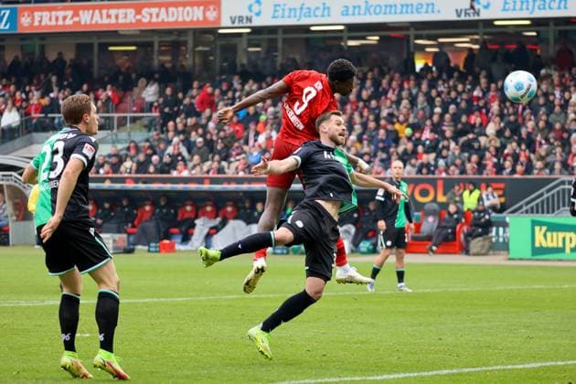 15.02.2025, xmohx, Fussball 2.Bundesliga, 1.FC Kaiserslautern - Hannover 96 v.l. Ragnar Ache (1. FC Kaiserslautern) Boris Tomiak (Hannover 96) Zweikampf, Aktion, action, battle for the ball (DFL DFB REGULATIONS PROHIBIT ANY USE OF PHOTOGRAPHS as IMAGE SEQUENCES and or QUASI-VIDEO) Kaiserslautern