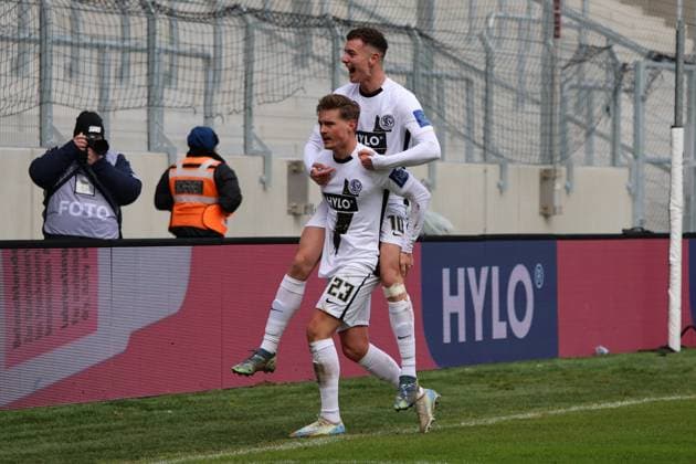 15.02.2025, Fussball, Herren, 2. Bundesliga, Saison 2024 2025, SV 07 Elversberg - SpVgg Greuther Fürth, Torjubel zum 2:0, Torschütze: Carlo Sickinger (SV 07 Elversberg) Elversberg Ursapharm-Arena an der Kaiserlinde Saarland Deutschland (DE)