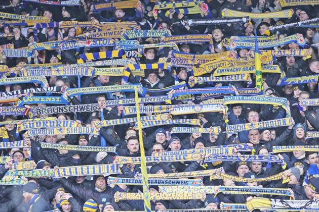 Eintracht BS vs SV Darmstadt 98 Braunschweig, 15.02.2025, Fußball, Saison 24 25, 2. Bundesliga, 22. Spieltag, Eintracht Braunschweig vs SV Darmstadt 98, Bild zeigt: Fans der Eintracht in der Südkurve Braunschweig