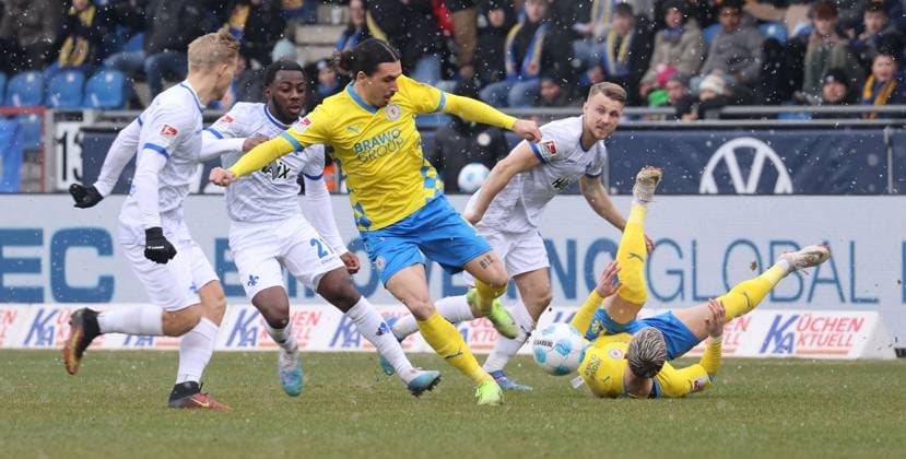 Eintracht BS vs SV Darmstadt 98 Braunschweig, 15.02.2025, Fußball, Saison 24 25, 2. Bundesliga, 22. Spieltag, Eintracht Braunschweig vs SV Darmstadt 98, Bild zeigt: Rayan Philippe (BTSV, 9) Braunschweig
