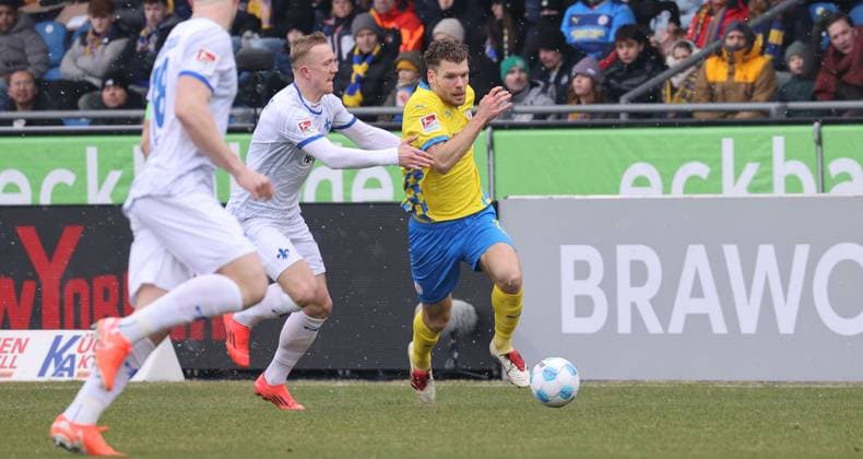Eintracht BS vs SV Darmstadt 98 Braunschweig, 15.02.2025, Fußball, Saison 24 25, 2. Bundesliga, 22. Spieltag, Eintracht Braunschweig vs SV Darmstadt 98, Bild zeigt: Kevin Ehlers (BTSV, 21) Braunschweig