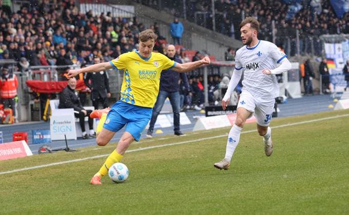 Eintracht BS vs SV Darmstadt 98 Braunschweig, 15.02.2025, Fußball, Saison 24 25, 2. Bundesliga, 22. Spieltag, Eintracht Braunschweig vs SV Darmstadt 98, Bild zeigt: Robert Ivanov (BTSV, 5) Braunschweig