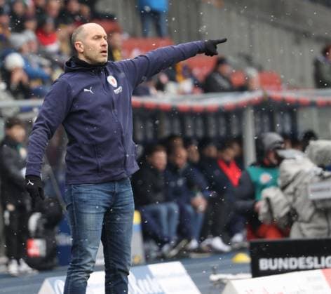 Eintracht BS vs SV Darmstadt 98 Braunschweig, 15.02.2025, Fußball, Saison 24 25, 2. Bundesliga, 22. Spieltag, Eintracht Braunschweig vs SV Darmstadt 98, Bild zeigt: Eintracht-Trainer Daniel Scherning Braunschweig
