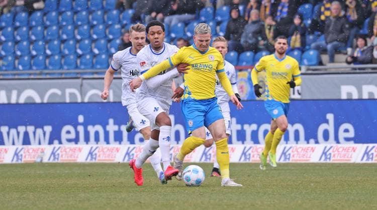 Eintracht BS vs SV Darmstadt 98 Braunschweig, 15.02.2025, Fußball, Saison 24 25, 2. Bundesliga, 22. Spieltag, Eintracht Braunschweig vs SV Darmstadt 98, Bild zeigt: Lino Tempelmann (BTSV, 20) Braunschweig