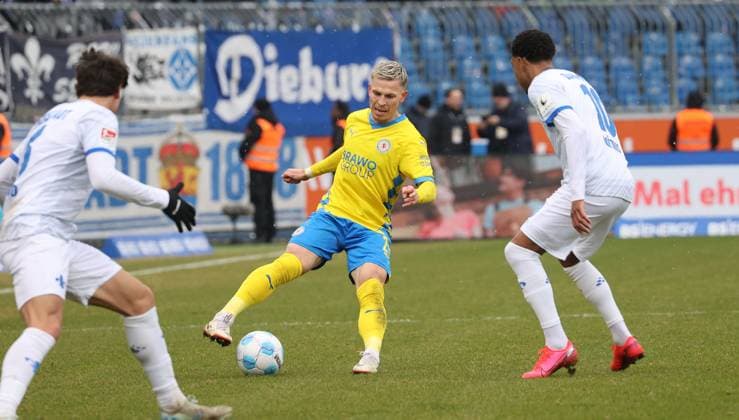 Eintracht BS vs SV Darmstadt 98 Braunschweig, 15.02.2025, Fußball, Saison 24 25, 2. Bundesliga, 22. Spieltag, Eintracht Braunschweig vs SV Darmstadt 98, Bild zeigt: Lino Tempelmann (BTSV, 20) Braunschweig