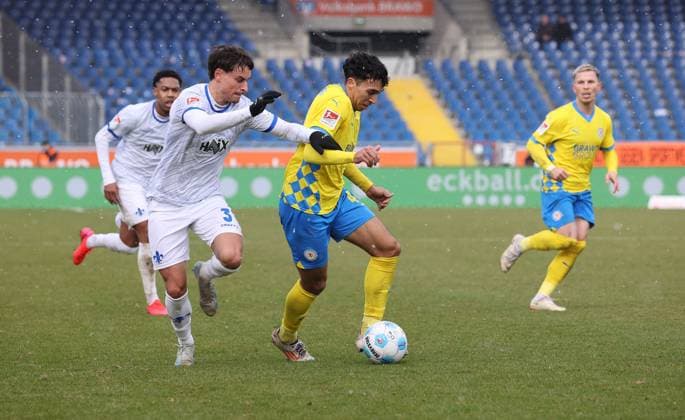 Eintracht BS vs SV Darmstadt 98 Braunschweig, 15.02.2025, Fußball, Saison 24 25, 2. Bundesliga, 22. Spieltag, Eintracht Braunschweig vs SV Darmstadt 98, Bild zeigt: Johan Gomez (BTSV, 44) Braunschweig