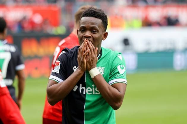 15.02.2025, xmohx, Fussball 2.Bundesliga, 1.FC Kaiserslautern - Hannover 96 v.l. Rabbi Matondo (Hannover 96) Enttäuscht, traurig, frustriert (DFL DFB REGULATIONS PROHIBIT ANY USE OF PHOTOGRAPHS as IMAGE SEQUENCES and or QUASI-VIDEO) Kaiserslautern