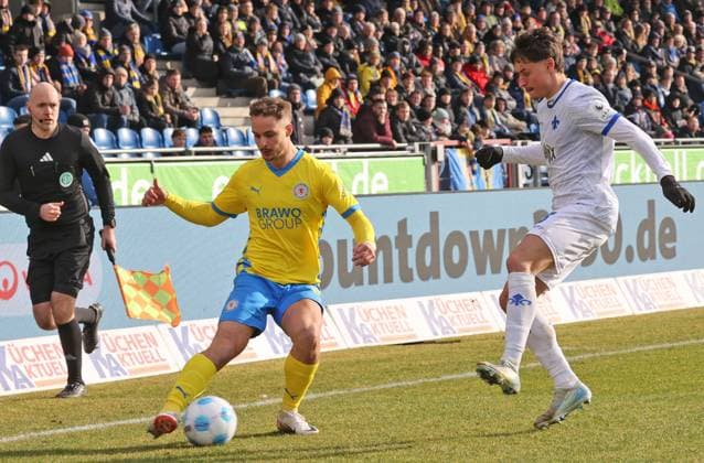 Eintracht BS vs SV Darmstadt 98 Braunschweig, 15.02.2025, Fußball, Saison 24 25, 2. Bundesliga, 22. Spieltag, Eintracht Braunschweig vs SV Darmstadt 98, Bild zeigt: Marvin Rittmüller (BTSV, 18) Braunschweig