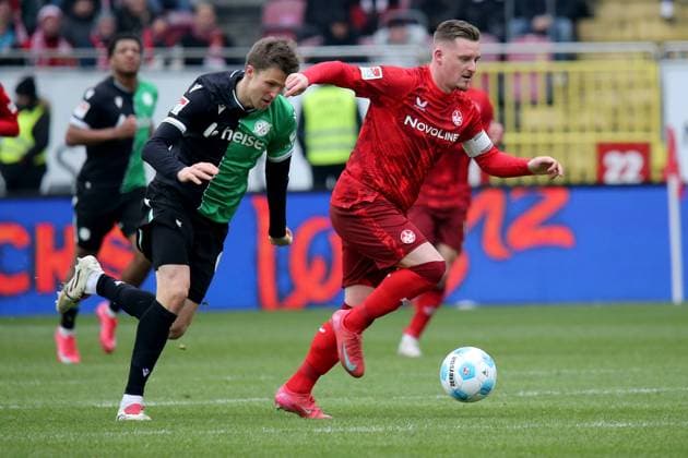 15.02.2025, xmohx, Fussball 2.Bundesliga, 1.FC Kaiserslautern - Hannover 96 v.l. Fabian Kunze (Hannover 96) Marlon Ritter (1. FC Kaiserslautern) Zweikampf, Aktion, action, battle for the ball (DFL DFB REGULATIONS PROHIBIT ANY USE OF PHOTOGRAPHS as IMAGE SEQUENCES and or QUASI-VIDEO) Kaiserslautern