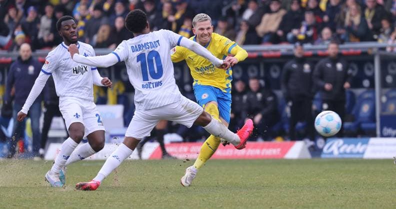 Eintracht BS vs SV Darmstadt 98 Braunschweig, 15.02.2025, Fußball, Saison 24 25, 2. Bundesliga, 22. Spieltag, Eintracht Braunschweig vs SV Darmstadt 98, Bild zeigt: Lino Tempelmann (BTSV, 20) Braunschweig