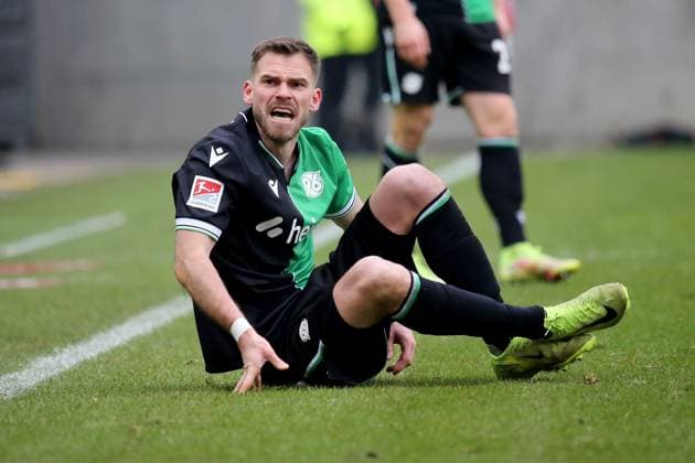 15.02.2025, xmohx, Fussball 2.Bundesliga, 1.FC Kaiserslautern - Hannover 96 v.l. Boris Tomiak (Hannover 96) (DFL DFB REGULATIONS PROHIBIT ANY USE OF PHOTOGRAPHS as IMAGE SEQUENCES and or QUASI-VIDEO) Kaiserslautern