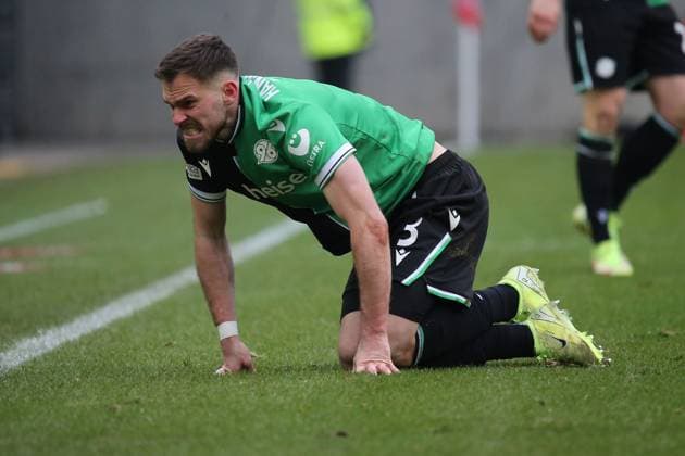 15.02.2025, xmohx, Fussball 2.Bundesliga, 1.FC Kaiserslautern - Hannover 96 v.l. Boris Tomiak (Hannover 96) (DFL DFB REGULATIONS PROHIBIT ANY USE OF PHOTOGRAPHS as IMAGE SEQUENCES and or QUASI-VIDEO) Kaiserslautern