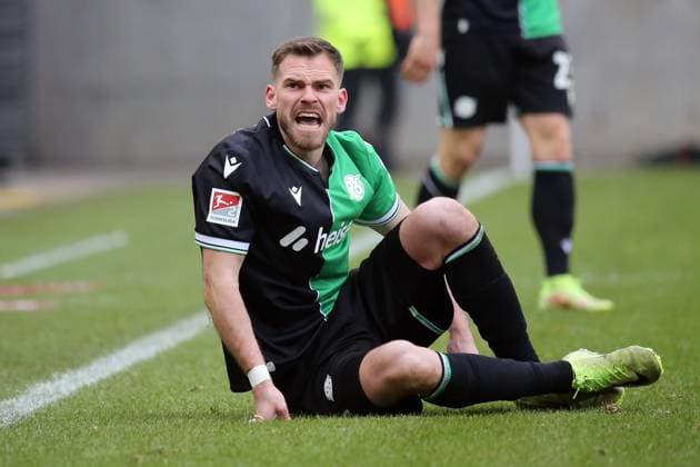 15.02.2025, xmohx, Fussball 2.Bundesliga, 1.FC Kaiserslautern - Hannover 96 v.l. Boris Tomiak (Hannover 96) (DFL DFB REGULATIONS PROHIBIT ANY USE OF PHOTOGRAPHS as IMAGE SEQUENCES and or QUASI-VIDEO) Kaiserslautern