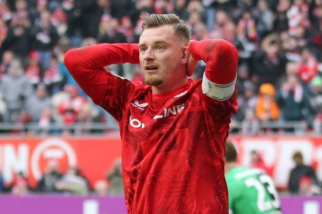 15.02.2025, xmohx, Fussball 2.Bundesliga, 1.FC Kaiserslautern - Hannover 96 v.l. Marlon Ritter (1. FC Kaiserslautern) Enttäuscht, traurig, frustriert (DFL DFB REGULATIONS PROHIBIT ANY USE OF PHOTOGRAPHS as IMAGE SEQUENCES and or QUASI-VIDEO) Kaiserslautern