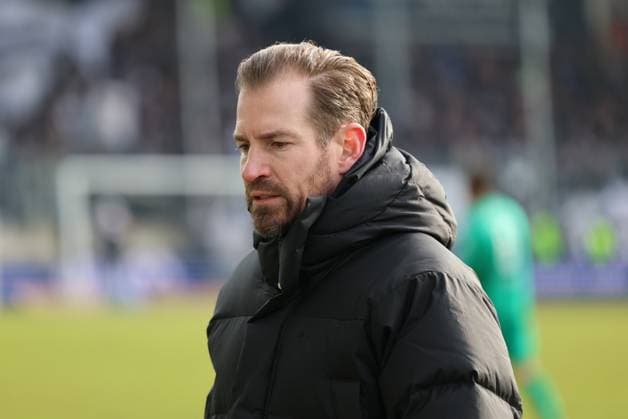 15.02.2025, Fussball, Herren, 2. Bundesliga, Saison 2024 2025, SV 07 Elversberg - SpVgg Greuther Fürth, Trainer Jan Siewert (SpVgg Greuther Fürth) Elversberg Ursapharm-Arena an der Kaiserlinde Saarland Deutschland (DE)