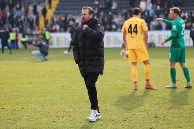 15.02.2025, Fussball, Herren, 2. Bundesliga, Saison 2024 2025, SV 07 Elversberg - SpVgg Greuther Fürth, Trainer Jan Siewert (SpVgg Greuther Fürth) Elversberg Ursapharm-Arena an der Kaiserlinde Saarland Deutschland (DE)
