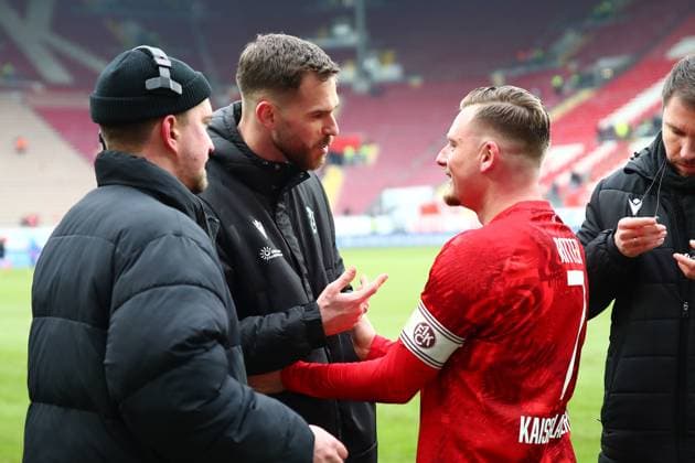 15.02.2025, xmohx, Fussball 2.Bundesliga, 1.FC Kaiserslautern - Hannover 96 v.l. Boris Tomiak (Hannover 96) Marlon Ritter (1. FC Kaiserslautern) (DFL DFB REGULATIONS PROHIBIT ANY USE OF PHOTOGRAPHS as IMAGE SEQUENCES and or QUASI-VIDEO) Kaiserslautern