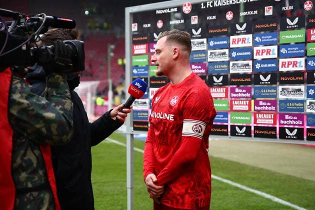 15.02.2025, xmohx, Fussball 2.Bundesliga, 1.FC Kaiserslautern - Hannover 96 v.l. Marlon Ritter (1. FC Kaiserslautern) bei SKY (DFL DFB REGULATIONS PROHIBIT ANY USE OF PHOTOGRAPHS as IMAGE SEQUENCES and or QUASI-VIDEO) Kaiserslautern